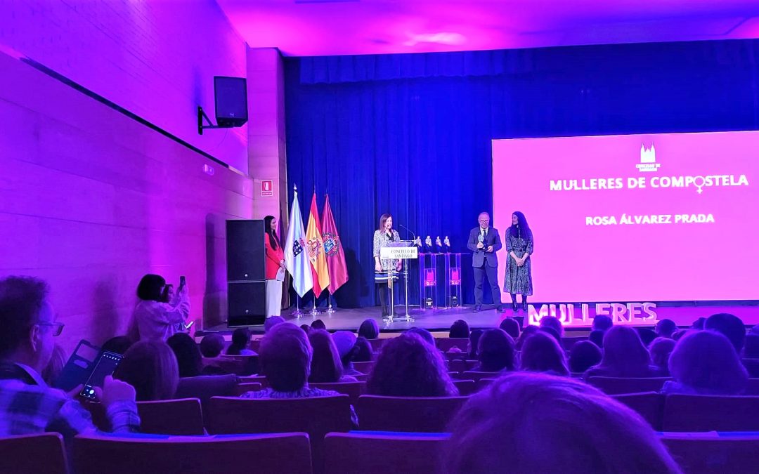 A decana do COPG homenaxeada na Gala Mulleres de Compostela