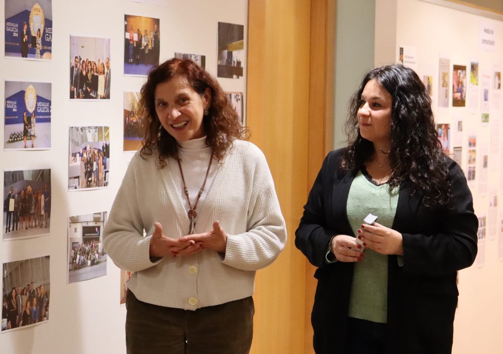 Mª Rosa Álvarez Prada, decana do COPG; Ana Mª Núñez Rubines, coordinadora do GIPCE.